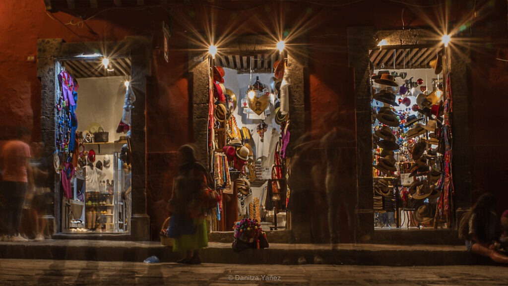 fotografia de una calle en san Miguel de allende 