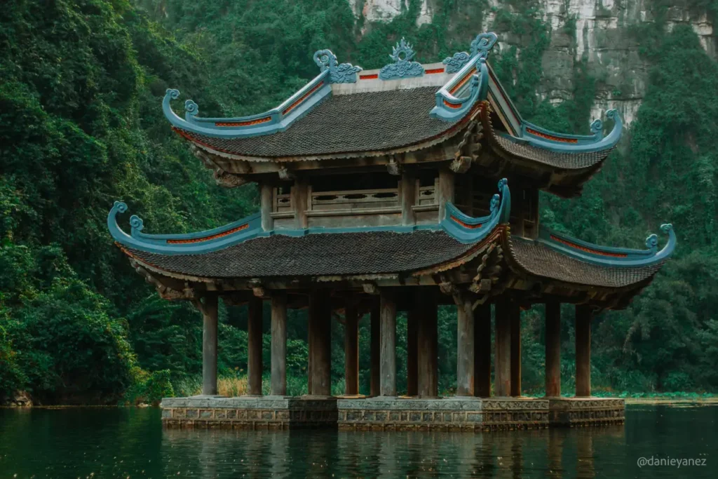 "Pagoda flotante" en Trang An