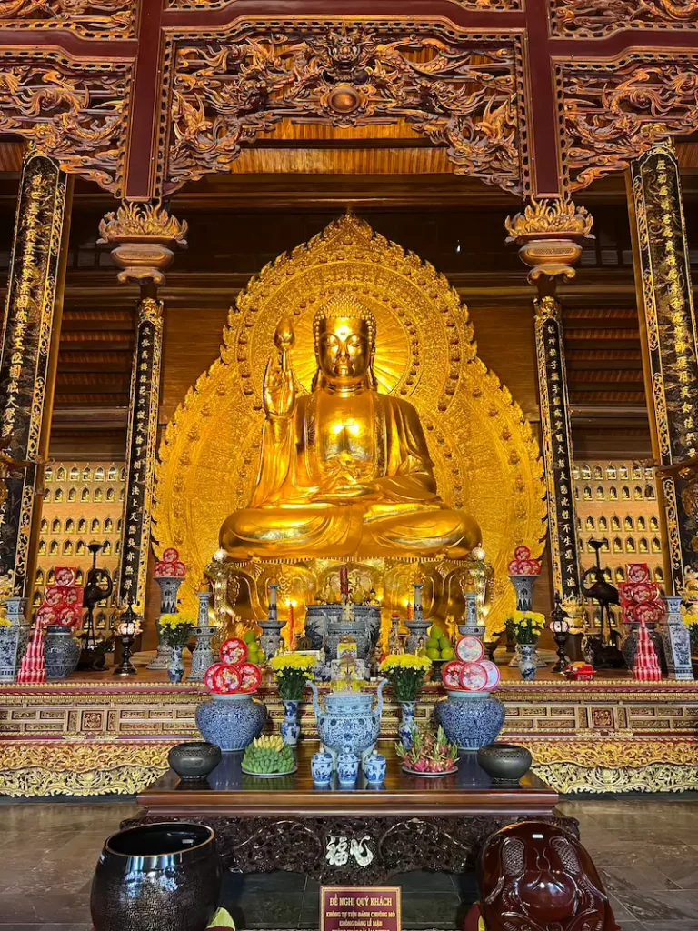 Buda dorado en Bai Dinh