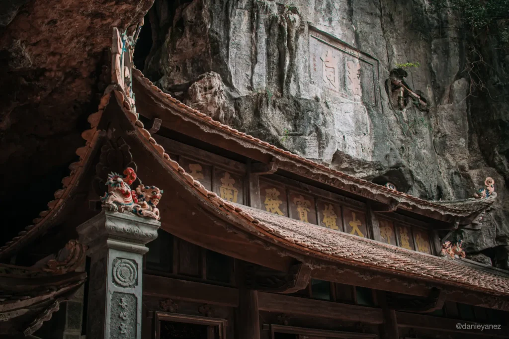 Detalle de la Pagoda Bich Dong en Ninh Binh, Vietnam