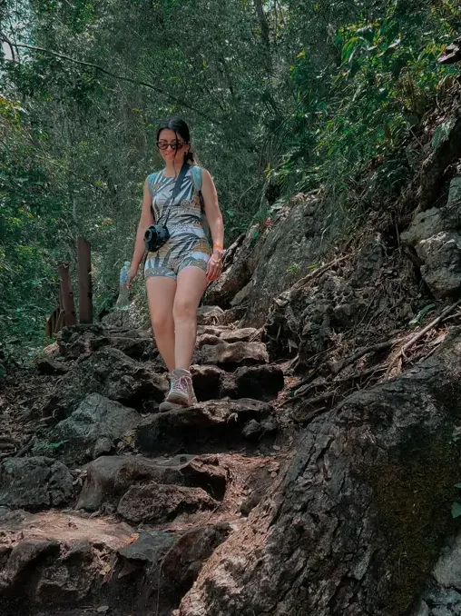 Bajando las escaleras del mirador en la reserva de Semuc Champey