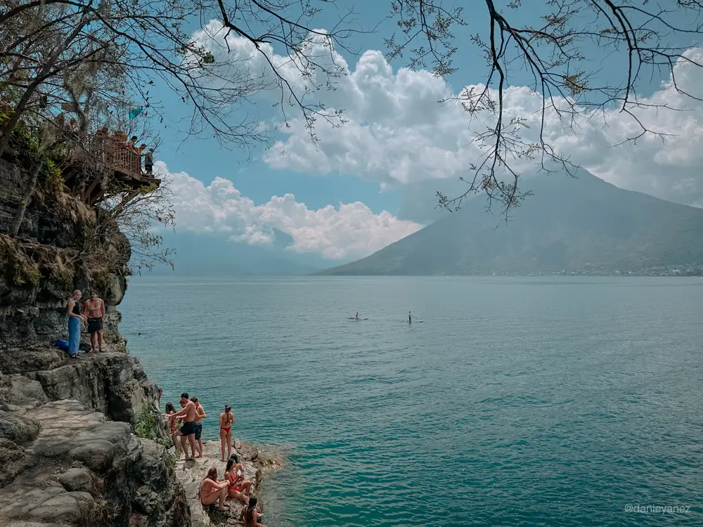 San Marcos la Laguna, Atitlán con vista al volcán