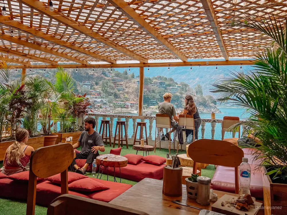 digital nomad coffee shop in San Pedro atitlan